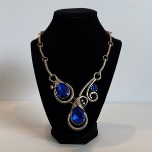 💙 Antique-style Elegant Silver and Blue Gem Necklace